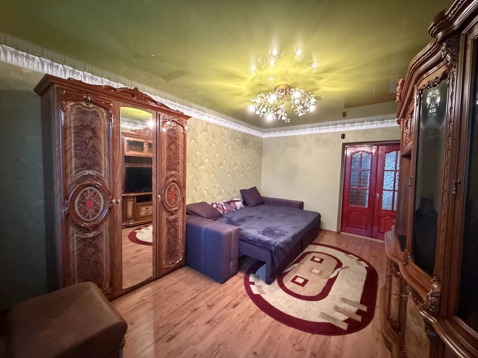 Продажа 2-к квартиры в Тепличном.