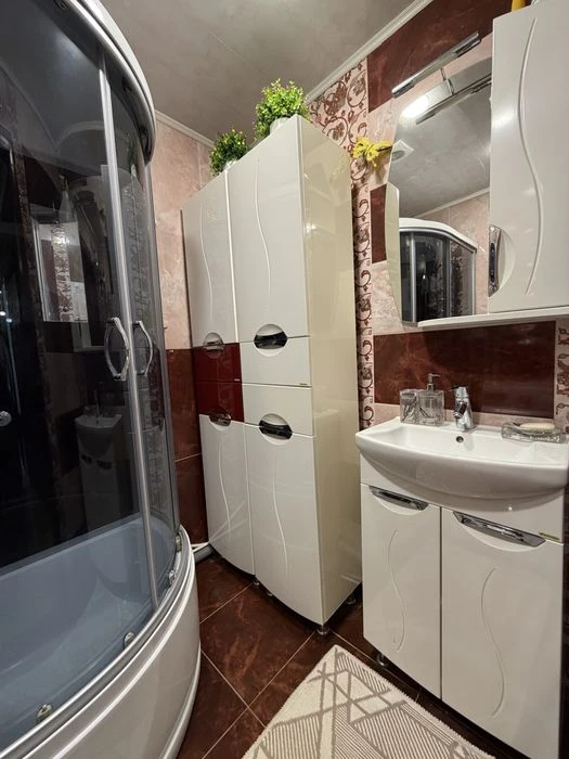 Продажа 2-к квартиры в Тепличном.