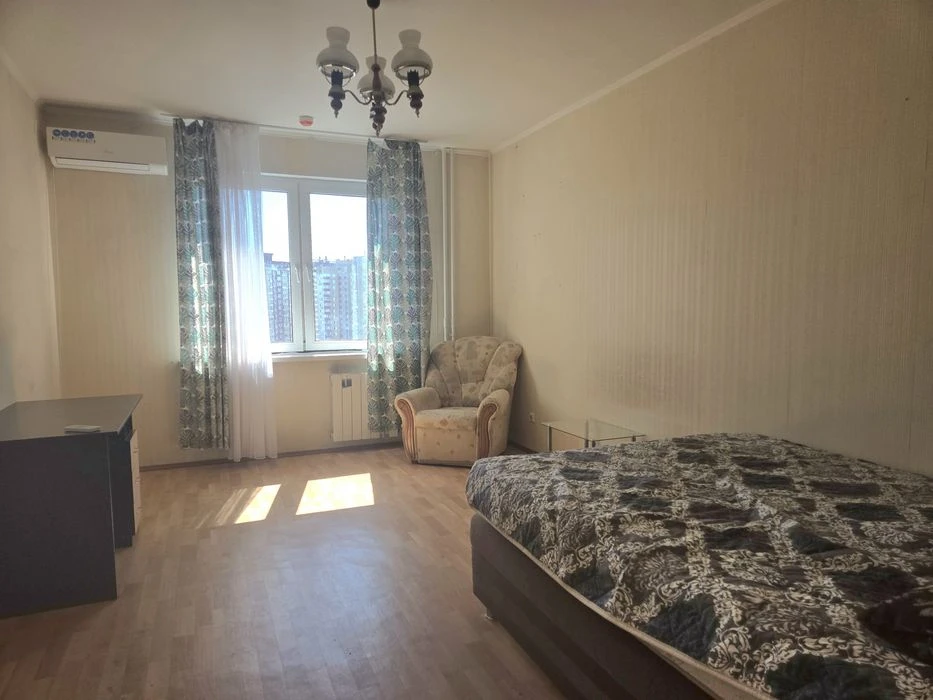 Продам простору квартиру на Позняках 53кв.м вул. Урлівська R