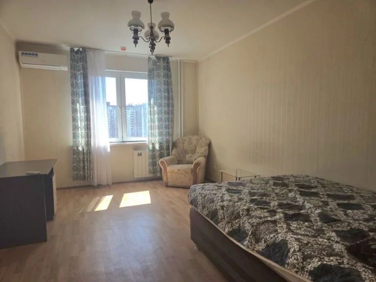 Продам простору квартиру на Позняках 53кв.м вул. Урлівська R
