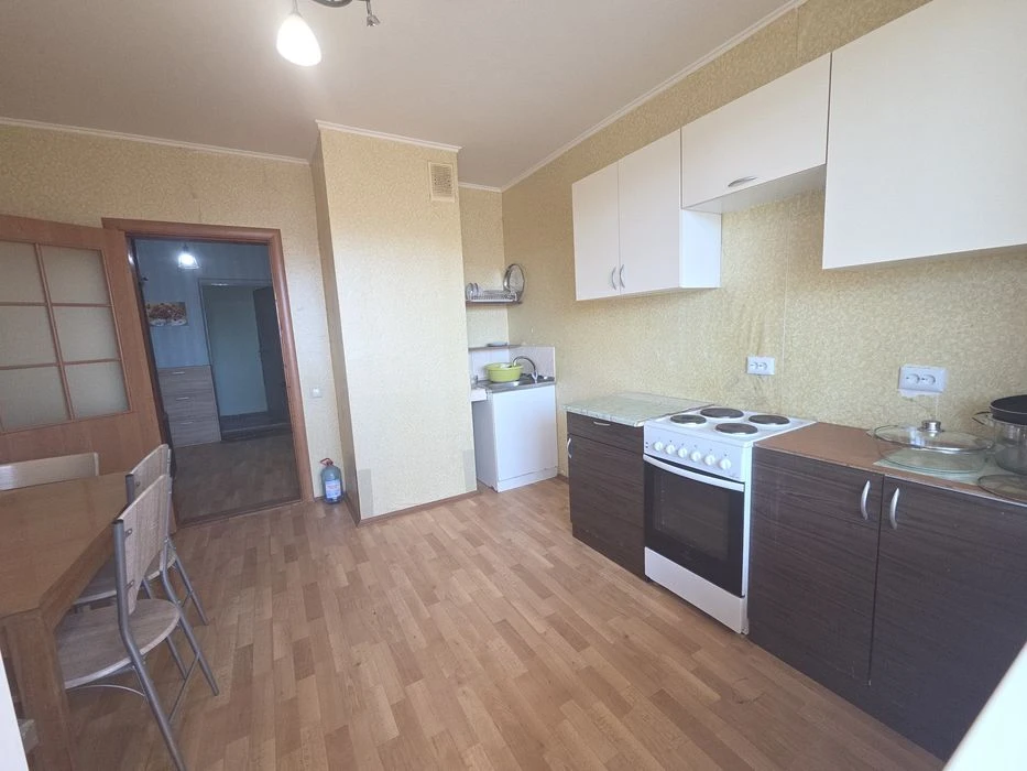 Продам простору квартиру на Позняках 53кв.м вул. Урлівська R
