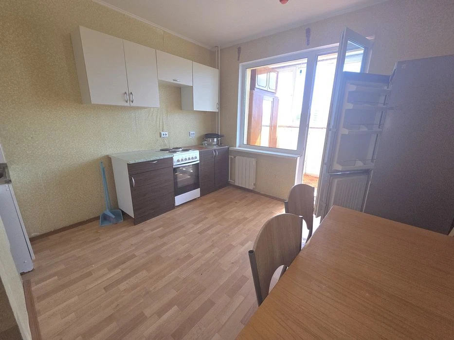 Продам простору квартиру на Позняках 53кв.м вул. Урлівська R