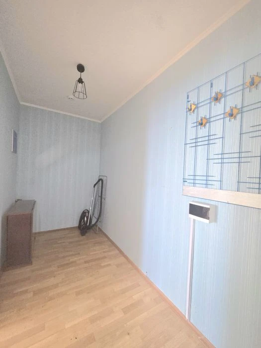Продам простору квартиру на Позняках 53кв.м вул. Урлівська R