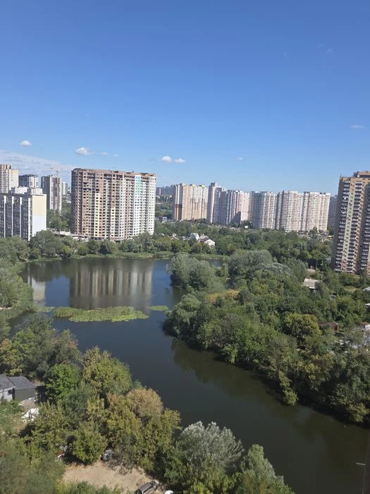 Продам простору квартиру на Позняках 53кв.м вул. Урлівська R