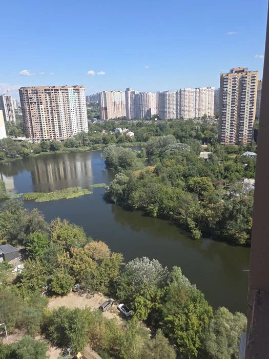 Продам простору квартиру на Позняках 53кв.м вул. Урлівська R