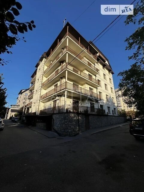 Продаж 2к квартири 99 кв. м на вул. Степана Рудницького 18 •