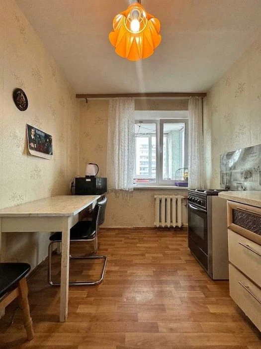 Центр міста,1 кімнатна квартира 37м2,житловий стан,Сертифіка