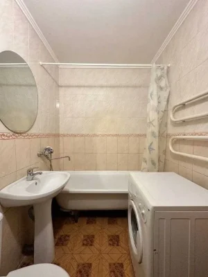 Центр міста,1 кімнатна квартира 37м2,житловий стан,Сертифіка