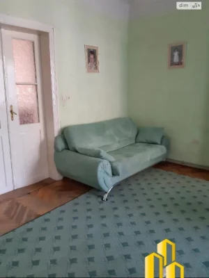 Продаж Квартира Площа Ринок