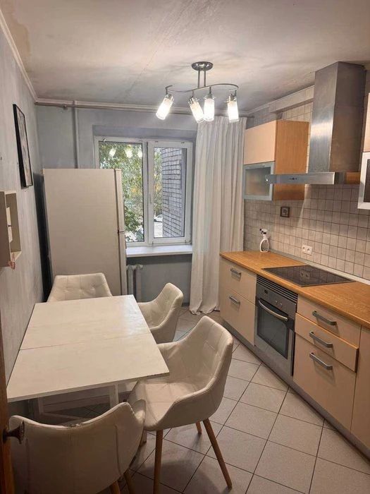 Продам  4 коинатную квартиру на  на Солнечном,пер. Белостоцк