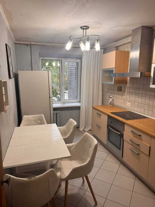 Продам  4 коинатную квартиру на  на Солнечном,пер. Белостоцк