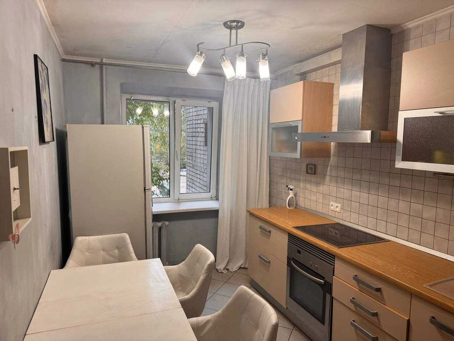 Продам  4 коинатную квартиру на  на Солнечном,пер. Белостоцк