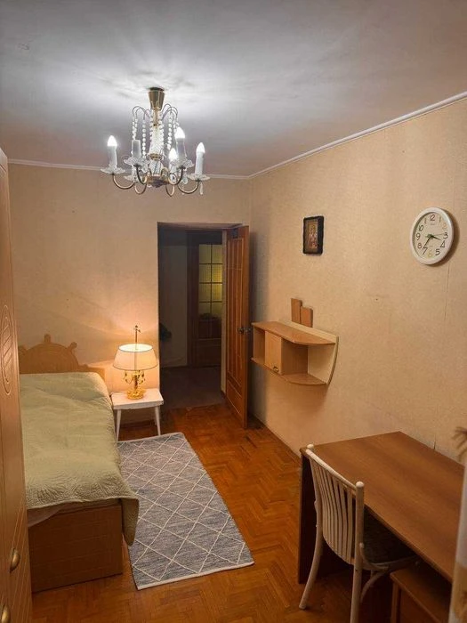 Продам  4 коинатную квартиру на  на Солнечном,пер. Белостоцк