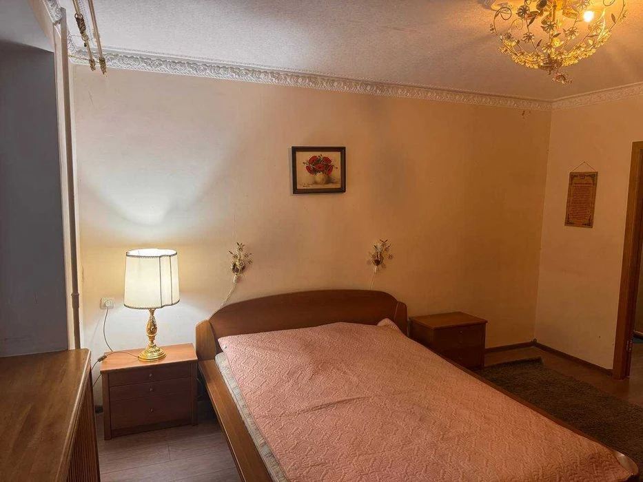 Продам  4 коинатную квартиру на  на Солнечном,пер. Белостоцк