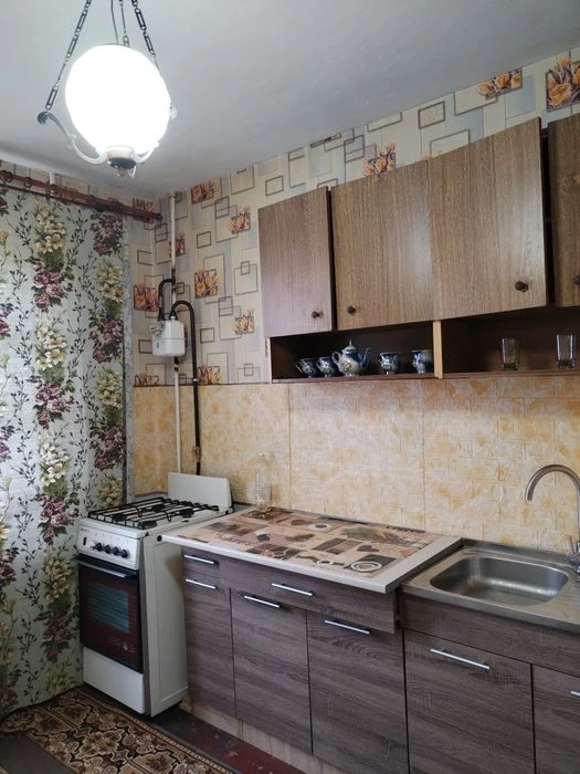 Продам 1-кімнатну квартиру на проспекті  М. Лушпи