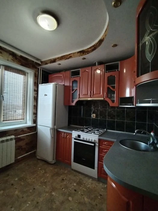 Продам 2-кімнатну квартиру на Г. Крут