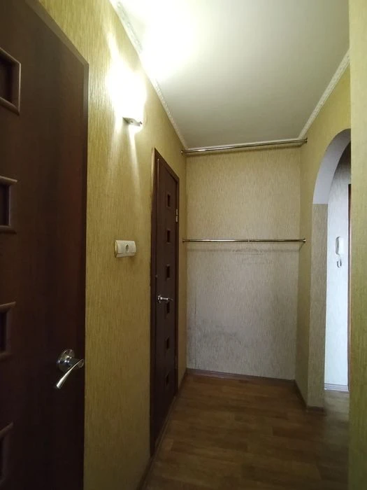 Продам 2-кімнатну квартиру на Г. Крут