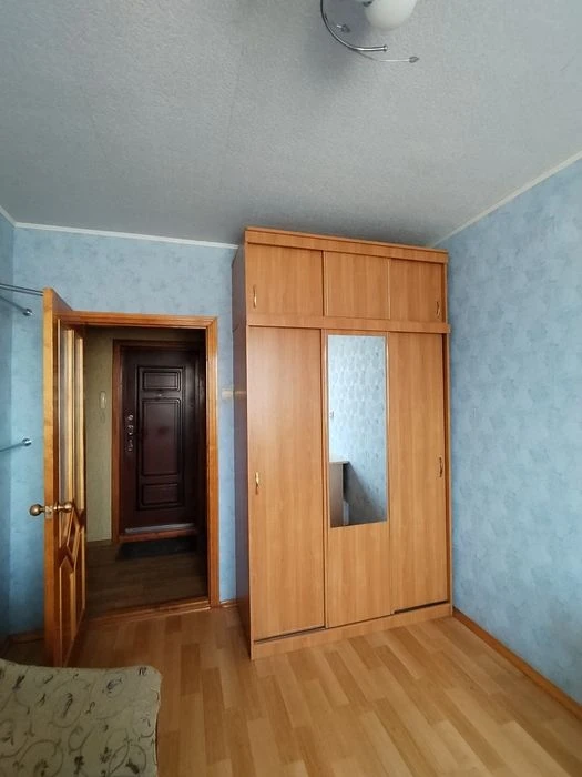 Продам 2-кімнатну квартиру на Г. Крут