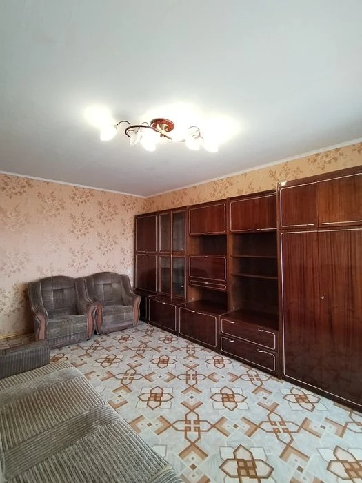 Продам 2-кімнатну квартиру на Г. Крут