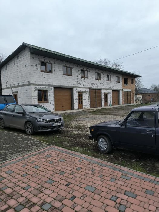 2 кімнатна квартира по вул Хотинській( можливий продаж по се