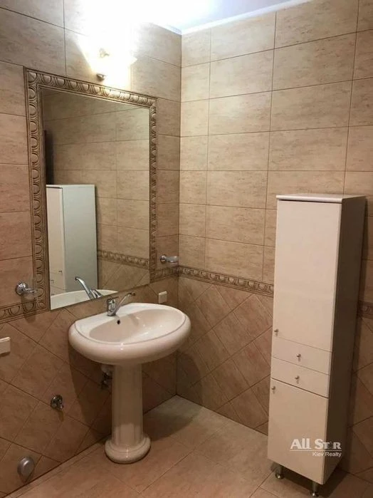 Оренда 4к квартири в Києві, Печерський р-н, Кропивницького в