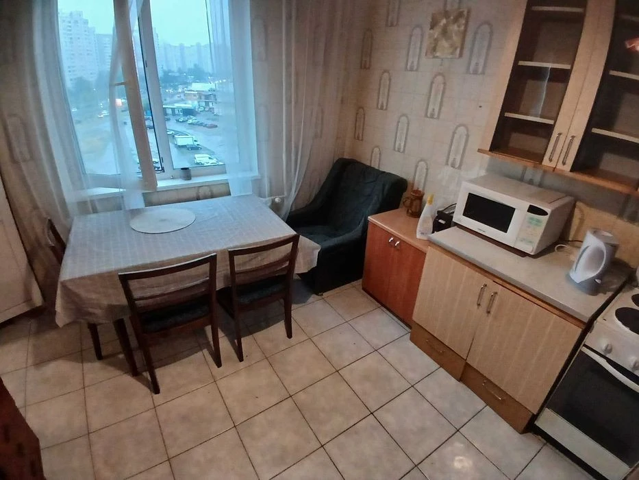 1кім. кв. вул. Драгоманова 14 (Позняки)