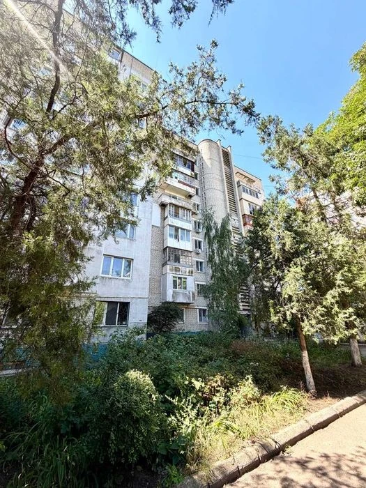 4-комнатная квартира в кирпичном доме, Десантный бульвар