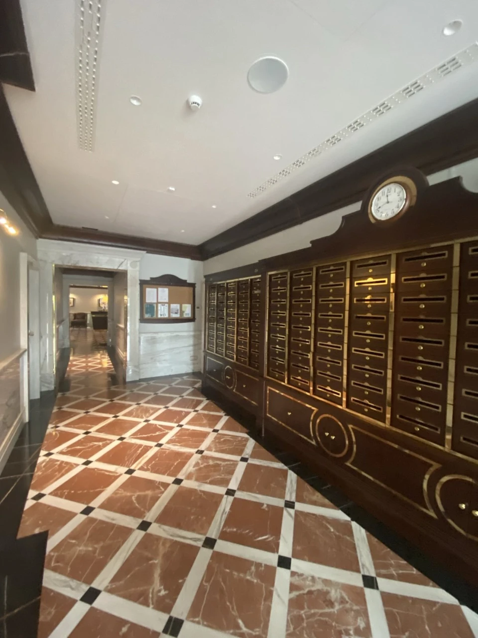 Sale of a 3-room apartment of 255.42 m², Obolonsky avenue, 2
