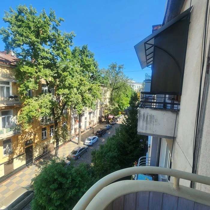 продаж квартири центр Львів вул Глибока біля Політехніки