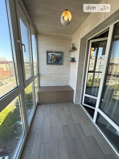 Продаж 3к квартири 76 кв. м на вул. Академіка Єфремова 9 • I