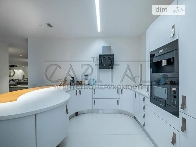 Продаж 2к квартири 254 кв. м на вул. Андрія Верхогляда 5 • I
