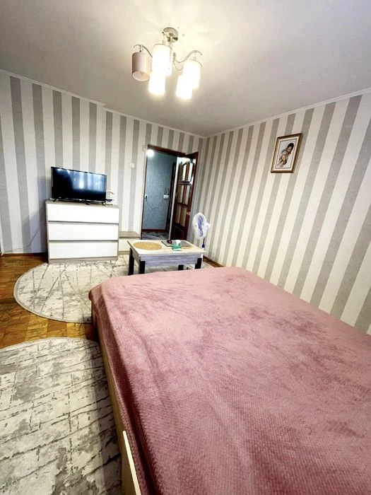 Продам 2кім.квартиру біля парку,покращене планування,вул.Чор