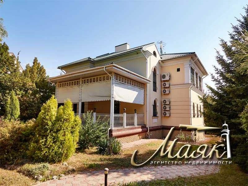 An exclusive house in the Dnipro district.