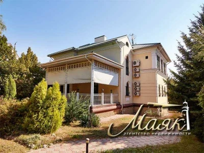 An exclusive house in the Dnipro district.