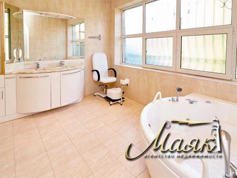 An exclusive house in the Dnipro district.