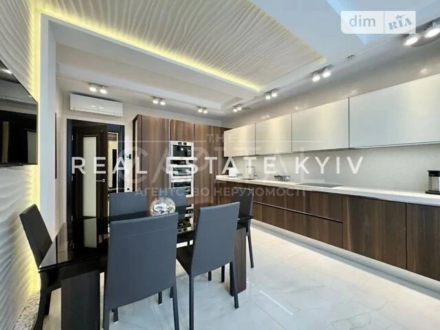 Продаж 3к квартири 150 кв. м на вул. Андрія Верхогляда 20 •