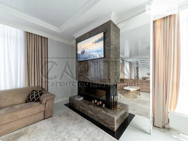 Sale of 3-room apartment 197 sq. m. on Volodymyra Brozhka st. 70 •