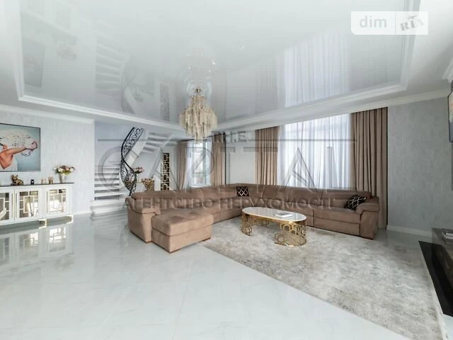 Sale of 3-room apartment 197 sq. m. on Volodymyra Brozhka st. 70 •