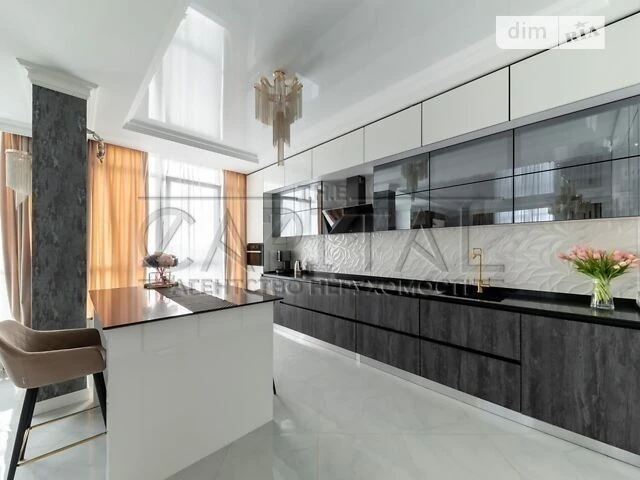 Sale of 3-room apartment 197 sq. m. on Volodymyra Brozhka st. 70 •