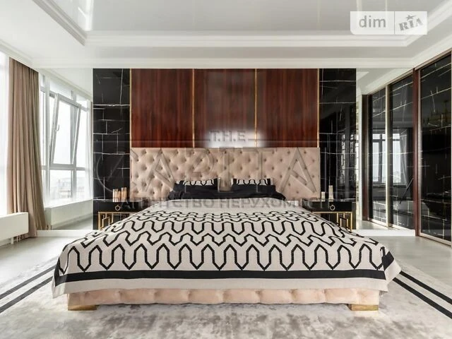 Sale of 3-room apartment 197 sq. m. on Volodymyra Brozhka st. 70 •