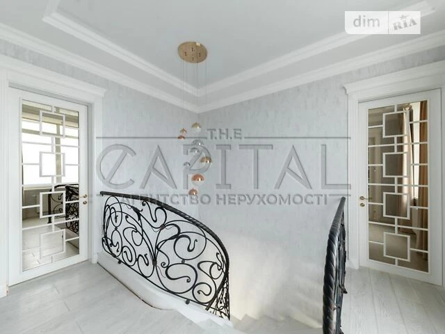 Sale of 3-room apartment 197 sq. m. on Volodymyra Brozhka st. 70 •