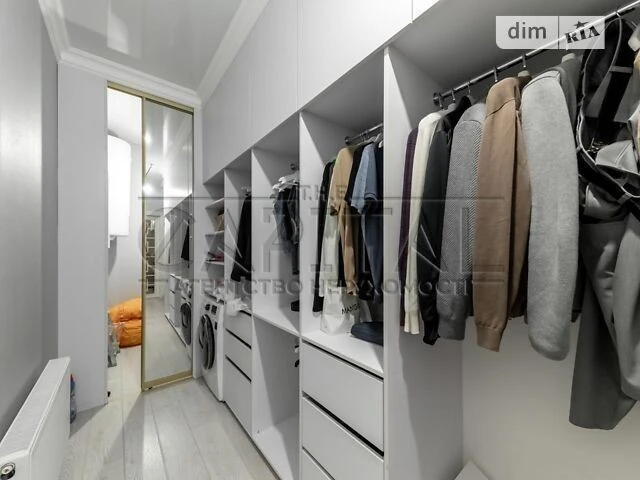 Sale of 3-room apartment 197 sq. m. on Volodymyra Brozhka st. 70 •
