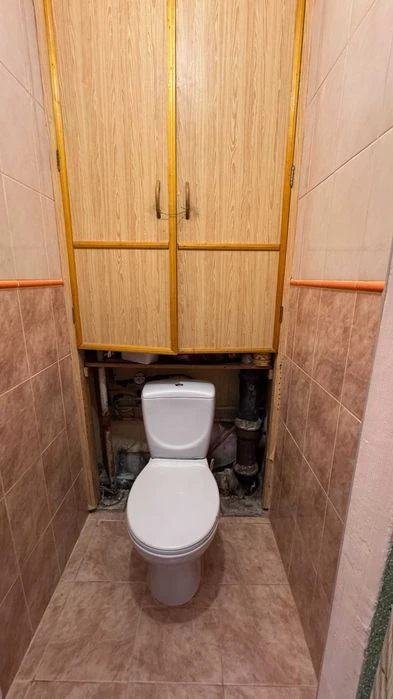 Продається 3-х кімнатна квартира в м. Києві вул. Радунська,4