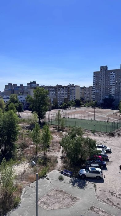 Продається 3-х кімнатна квартира в м. Києві вул. Радунська,4