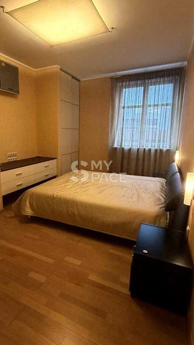 продаж 1к квартири Коновальця 32б жк Митець центр Печерськ т