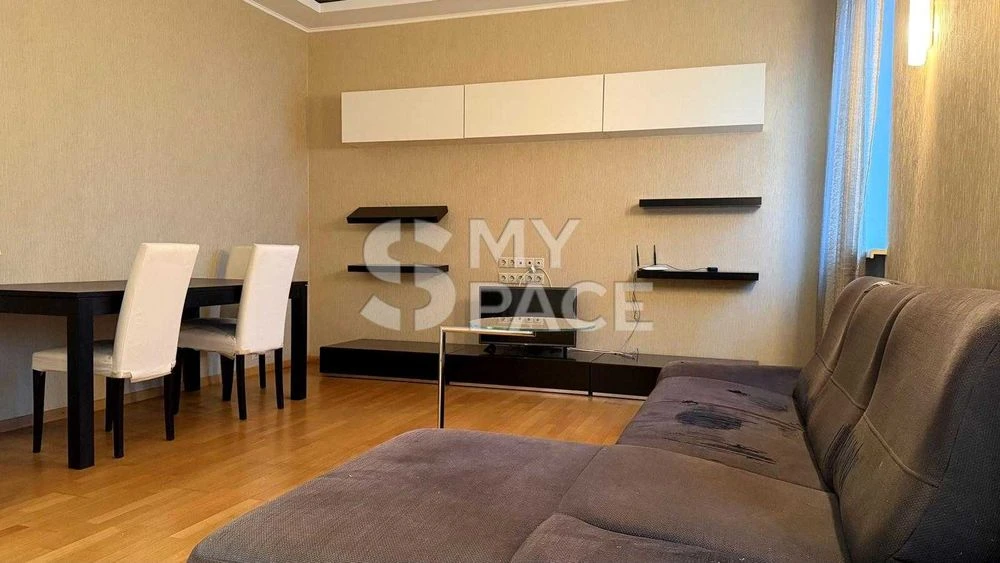 продаж 1к квартири Коновальця 32б жк Митець центр Печерськ т