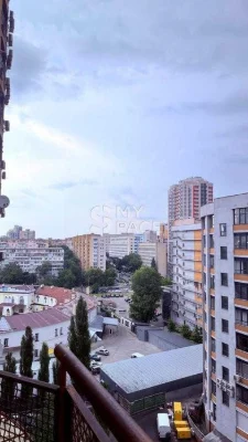 продаж 1к квартири Коновальця 32б жк Митець центр Печерськ т