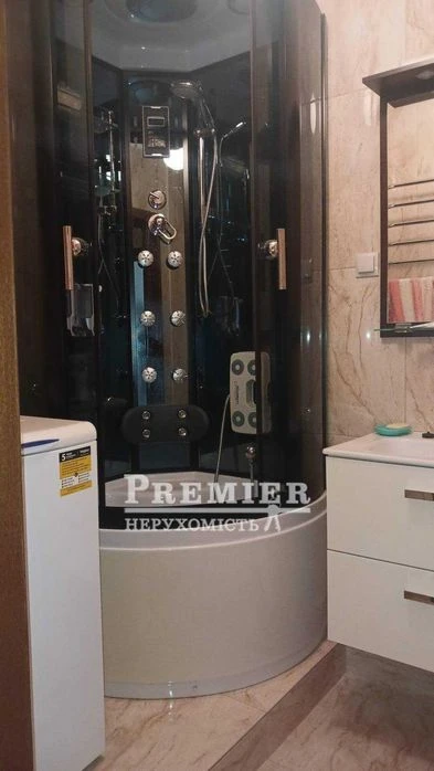 Продам однокімнатну, сучасну квартиру в газовому будинку