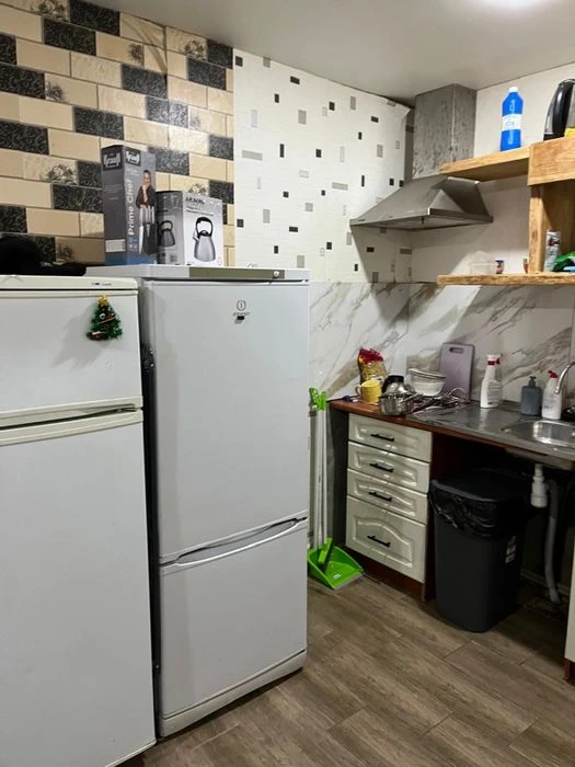 Продам  1/2 будинку , окремий двір !