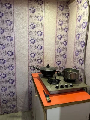 Продам  1/2 будинку , окремий двір !
